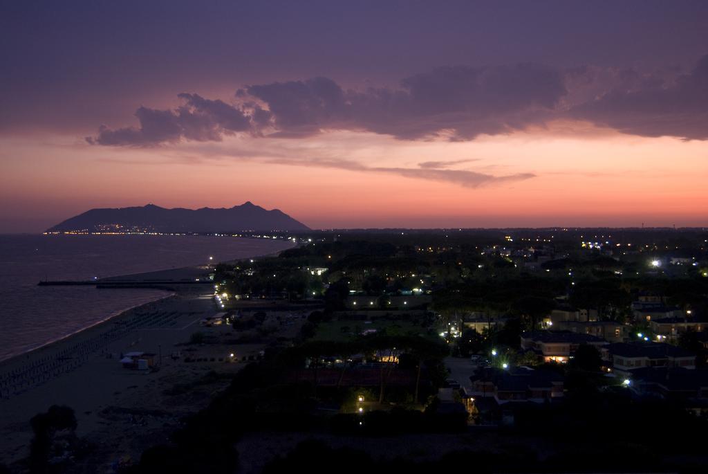 فندق تيراتشينافي  Torre Del Sole المظهر الخارجي الصورة